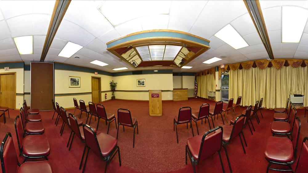 Days Inn Oil City Conference Center Εξωτερικό φωτογραφία
