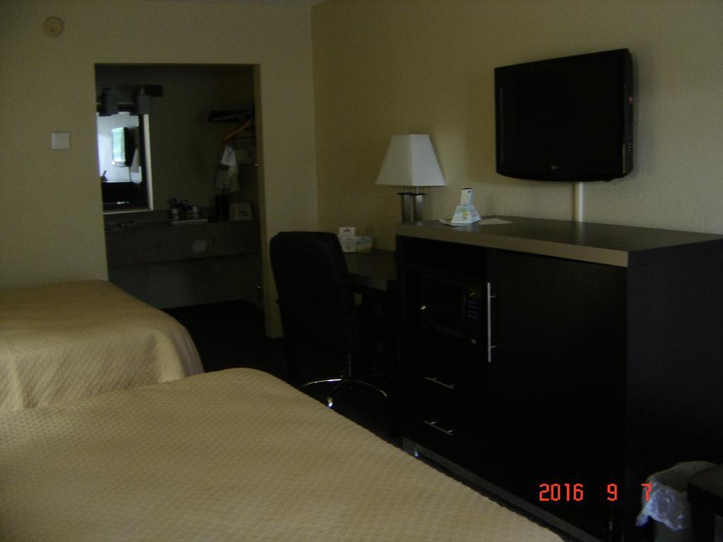Days Inn Oil City Conference Center Εξωτερικό φωτογραφία